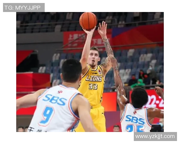 热火与快船在中国赛中展开激烈对决球迷期待精彩瞬间与巅峰对抗